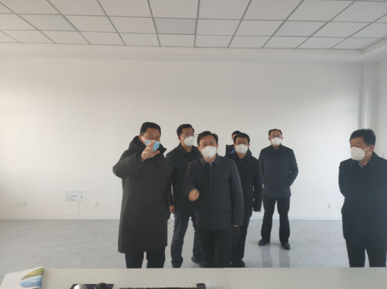 威海市委副书记刘树军参观指导恒兴智慧农业项目(图1)